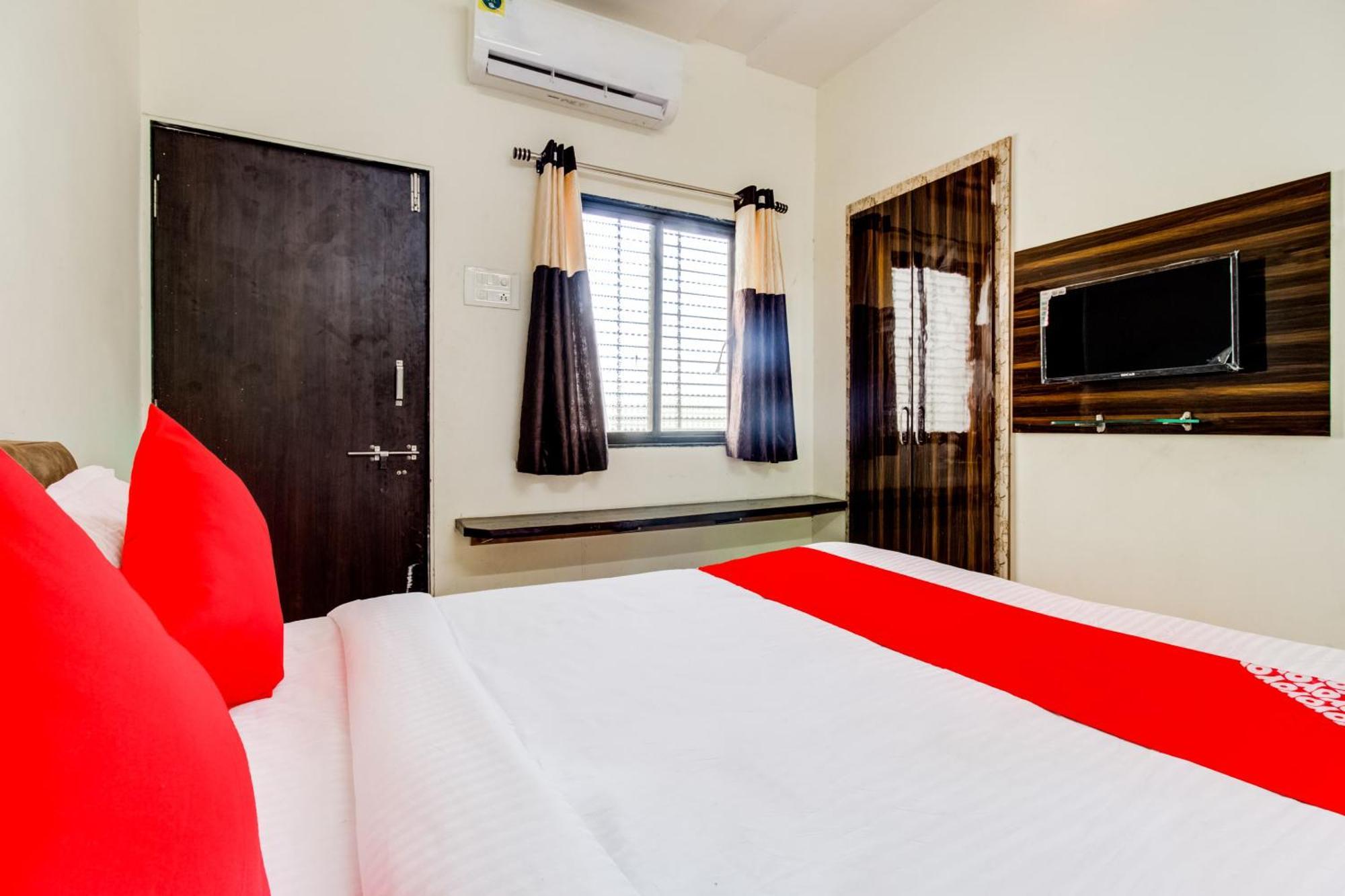 Hotel O City Center Dhule Esterno foto